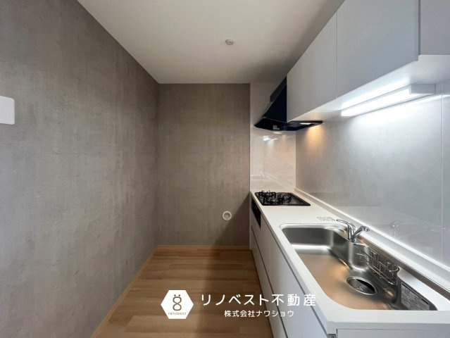 八戸ノ里スカイハイツのキッチン|半個室間のある空間です◎料理に集中したい方におすすめ！