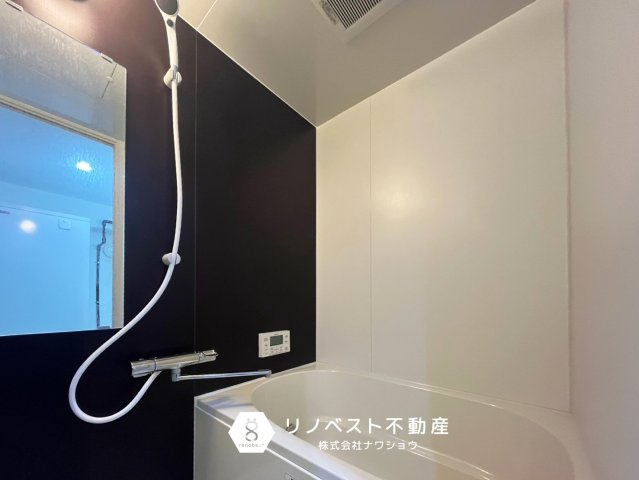 八戸ノ里スカイハイツの浴室|自動お湯はり機能付き♪
コンパクトな空間で落ち着きのあるバスタイムをお過ごしください♪