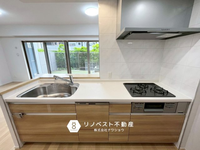 メイツブランヴェリテ若江岩田のキッチン|食洗機付きの3口システムキッチン♪
ナチュラルなデザインです◎カウンター越しに見える景色も開放的です♪