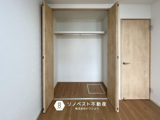 東大阪市昭和町の収納|お気に入りの服をハンガーのまま綺麗に並べられる、収納力のあるクローゼットです♪