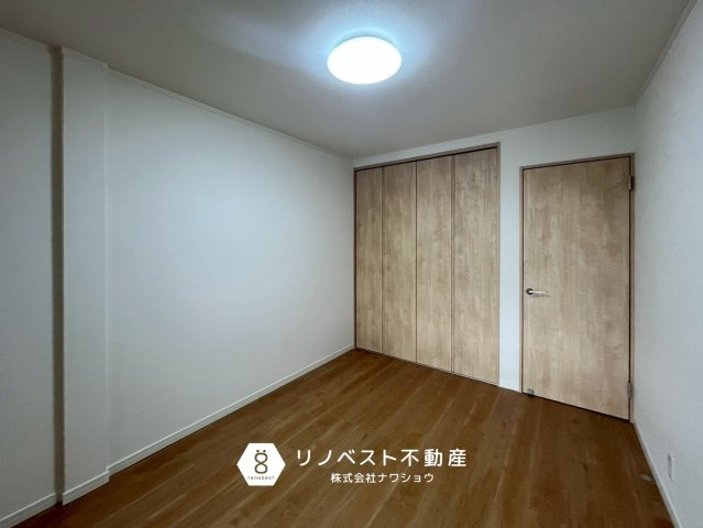 東大阪市昭和町の洋室|1階洋室は家族のウォークインクローゼットや趣味部屋にぴったり◎