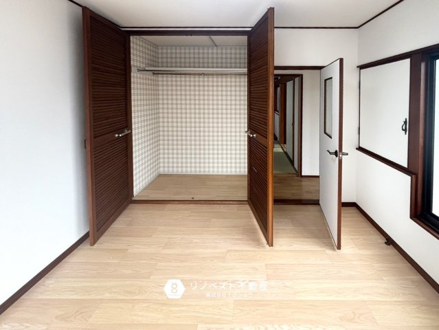 生野区勝山北5丁目中古戸建の収納|ハンガーラック付きのクローゼットでお洋服の整理に役立ちます！