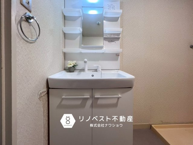 ハイタウン石切F棟の独立洗面台|コンパクトですが、使い勝手の良い洗面台です♪