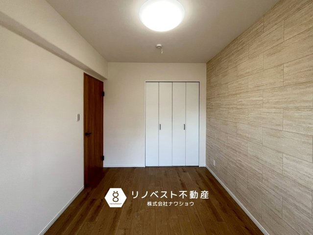 シャルマンコーポ今里の洋室|約6帖の洋室。
バルコニーに面しています◎夫婦の寝室におすすめ♪