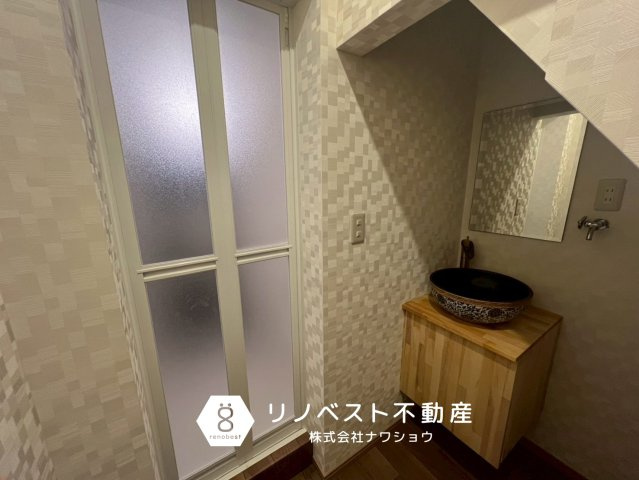 東大阪市稲葉１丁目の洗面所|コンパクトな洗面所。
おしゃれな洗面台が個性的です♪