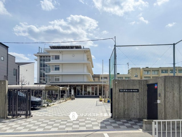 八戸ノ里グランドマンションB棟の周辺|小阪中学校まで徒歩約17分。少し距離はございますが、通学路は人通りが多いため部活終わり遅くなっても安心です◎