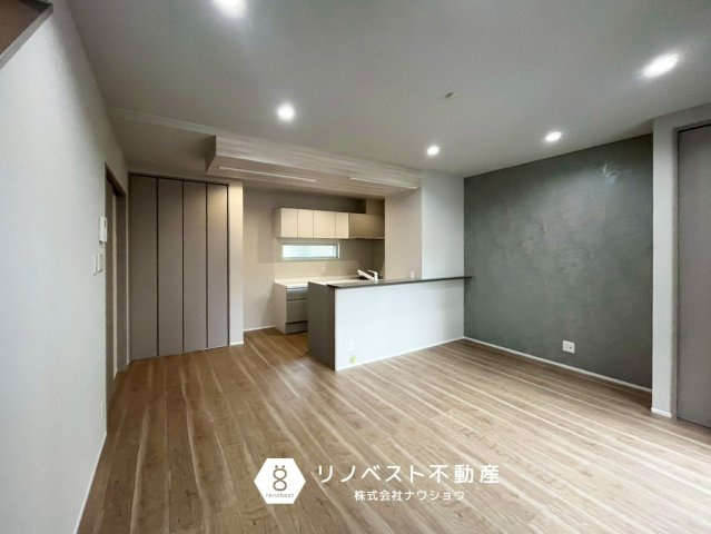 東大阪市花園東町２丁目の居間・リビング|2階LDK♪バルコニーに面した明るい空間◎
大容量の収納はパントリーとしてもお使いいただけます◎