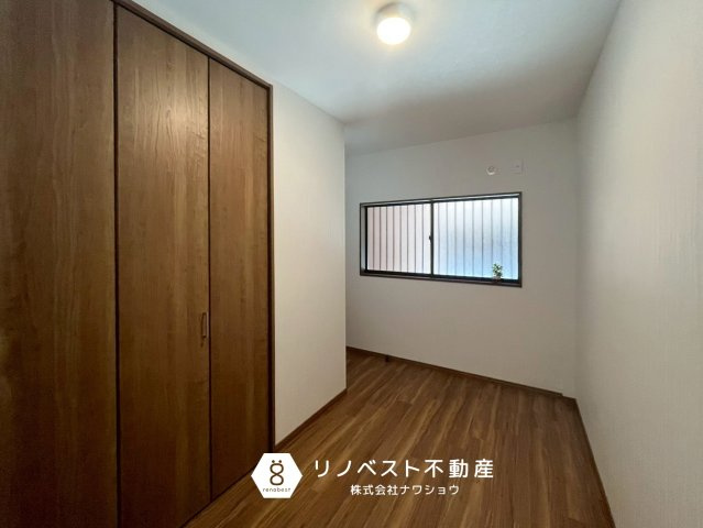 大阪市東成区東今里３丁目の洋室|約5.2帖の1階洋室♪
大きな収納と、生活空間と分離した落ち着きのある空間が魅力◎
