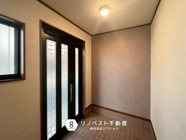 東大阪市森河内西2丁目の玄関|【リノベスト不動産】女性スタッフ・男性スタッフ共に活躍中！