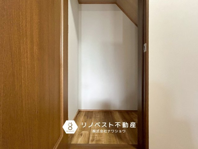 東大阪市若江西新町3丁目中古戸建の収納|1階廊下の収納。小さなお部屋みたいになっています◎