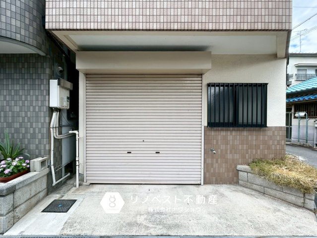 東大阪市若江西新町3丁目中古戸建の外観パース|シャッター前には自転車等駐輪するスペースもございます◎