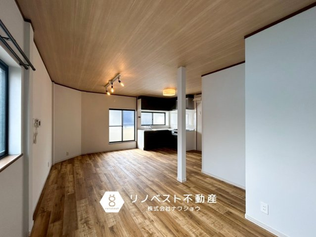 東大阪市若江西新町3丁目中古戸建の居間・リビング|ゆったり寛げるダイニングスペースもございます◎