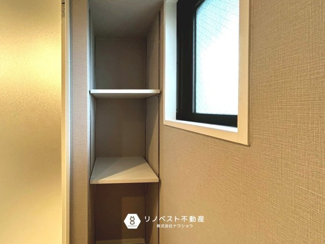 ライオンズマンション東花園の収納|脱衣所の便利な収納！
洗濯かごやパジャマの収納などにどうぞ◎