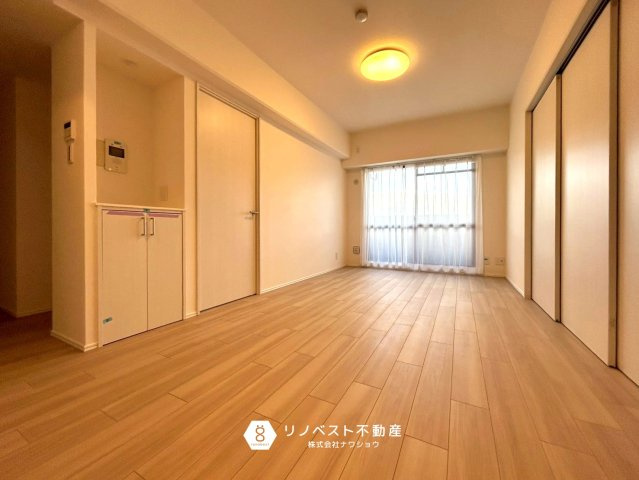 ライオンズマンション東花園の居間・リビング|約12.3帖のLDK！
間取りの中心にございますので、家族間のコミュニケーションも増えそうですね◎