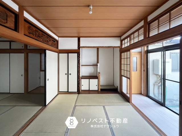 東大阪市大蓮東2丁目の和室|続き和室としてもお使いいただけます◎
廊下を挟んだ大きな窓からは、太陽光が差し込み開放的♪