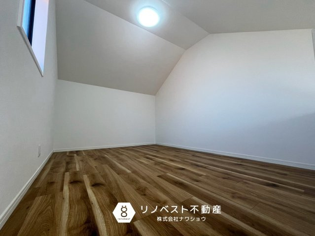 東大阪市稲田新町3丁目の収納|広々としたロフト♪
小窓が付いているので空気がこもりません◎