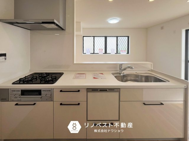 東大阪市稲田新町3丁目のキッチン|食洗機付きのシステムキッチン♪
カウンター越しにリビングの様子が見渡せます◎