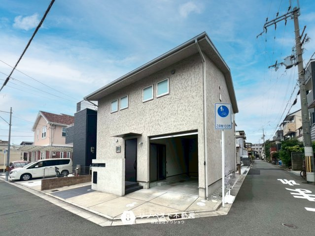 東大阪市御厨南2丁目中古戸建の外観|角地に立地し前面空間が広い３LDK中古戸建です◎インナーガレージ付き！
