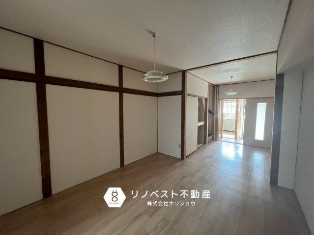 東大阪市南上小阪の洋室|１階洋室部分は繋げて一部屋として使用することも可能です◎