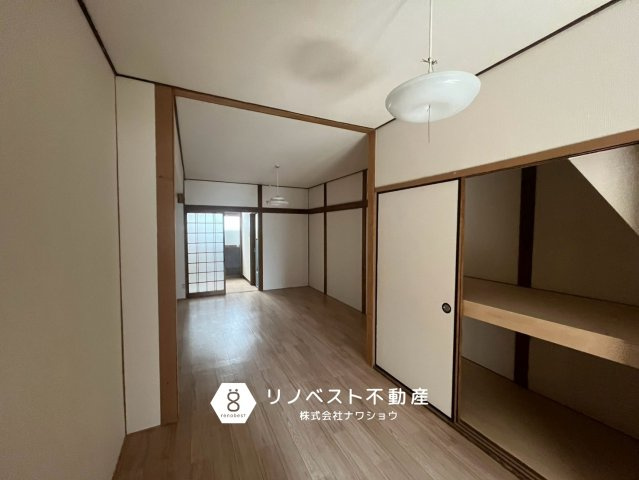東大阪市南上小阪の洋室|大容量の押入付きで収納には困りません◎