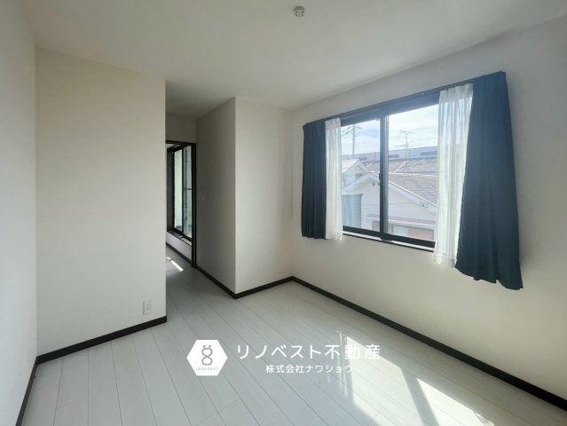 東大阪市布市町3丁目の洋室|日当たりの良い洋室。
家具のレイアウトがしやすい間取りです♪