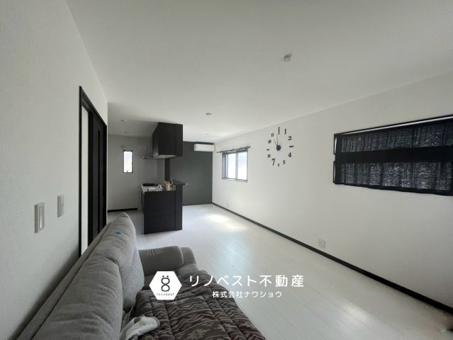 東大阪市布市町3丁目の居間・リビング|2階リビングのためプライバシーを守れます◎