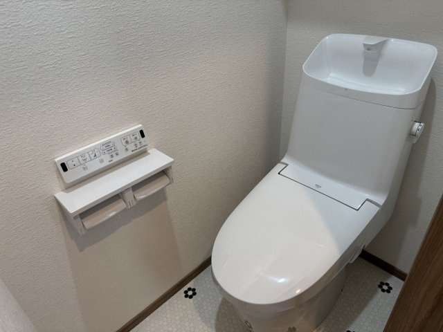 ファーデンベルク鳥栖のトイレ|嬉しい温水洗浄便座付きです♪