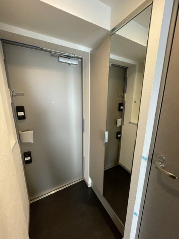 大阪市生野区巽北４丁目の賃貸マンションの玄関
