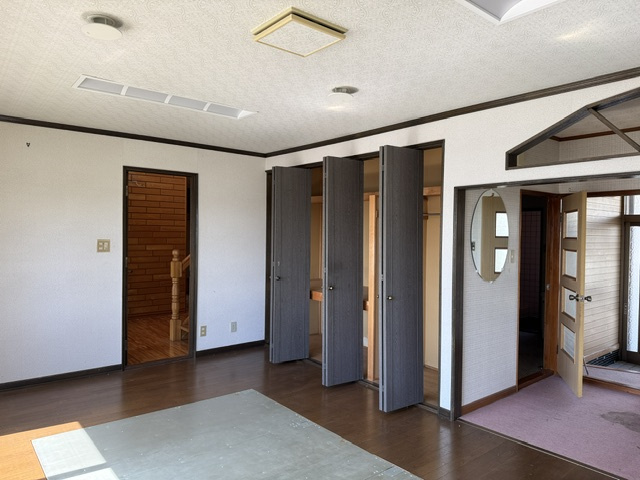 網走市駒場南３丁目　売家の居間・リビング|東LDKの収納です。
