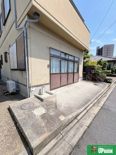 上飯田東町借家の駐車場
