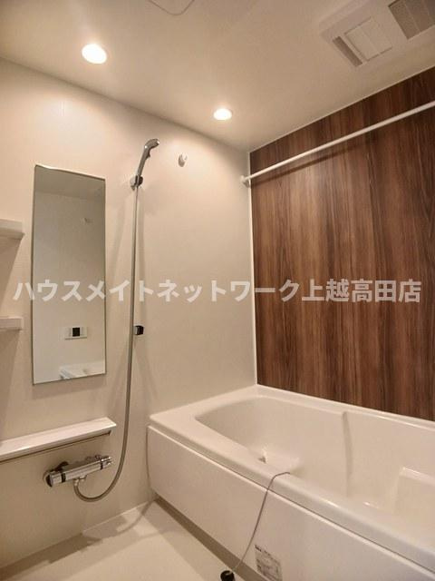 ヴィラ　シャングリラ高田　Bの浴室|浴室１坪（追焚機能付）