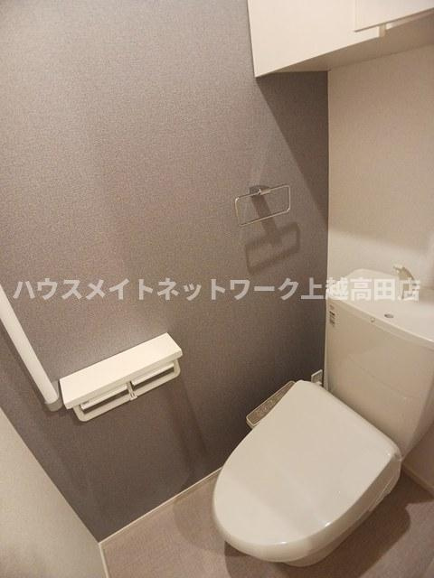 ヴィラ　シャングリラ高田　Bのトイレ|温水洗浄暖房便座