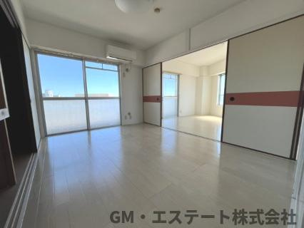 レジデンス堀川の洋室