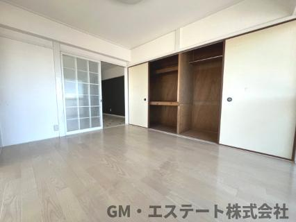 レジデンス堀川の洋室