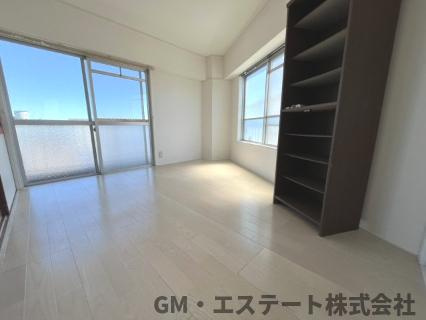 レジデンス堀川の洋室