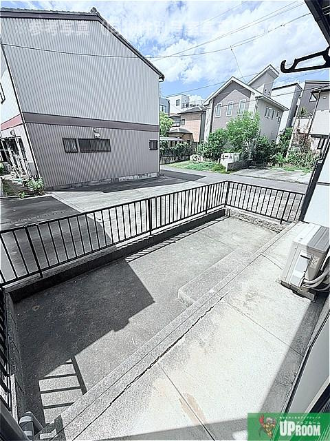 ハイカムール青山の駐車場