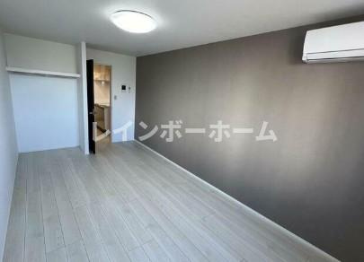 カインドネス松戸　【仲介手数料：50％OFF】対象物件！の内装|明るい色調の室内です