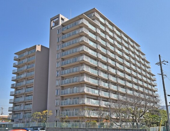 ファミール八尾