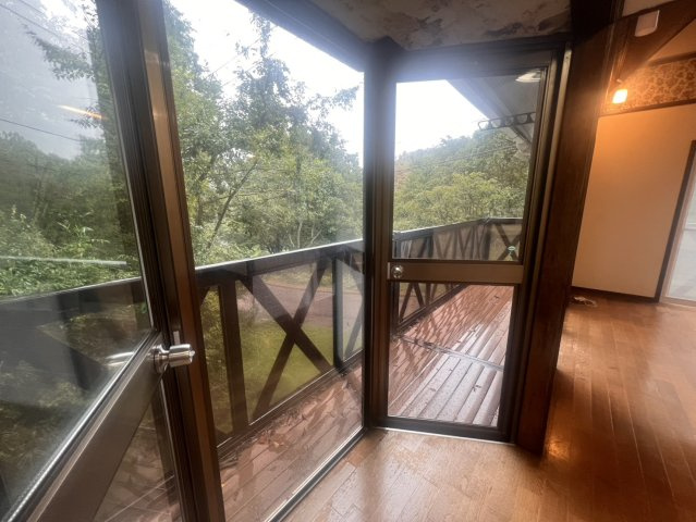 那須烏山市南大和久｜サウナとビルトインガレージのある、ミサワホーム施工の3階建て住宅のバルコニー