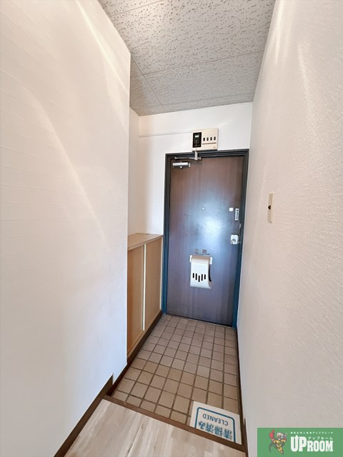 平安フジハイツの玄関