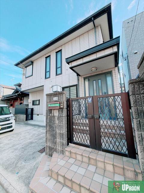 米が瀬町戸建のエントランス