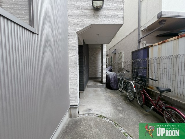 アイビス白壁のエントランス