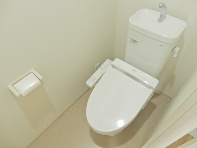 高槻市芥川町３丁目の賃貸マンションのトイレ