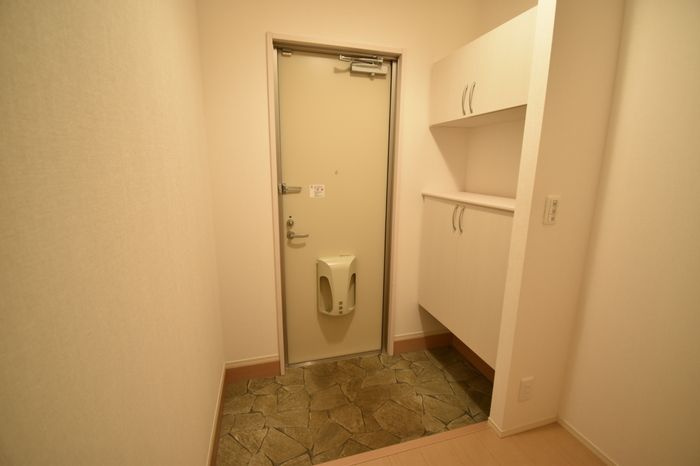 D-room下堀の玄関