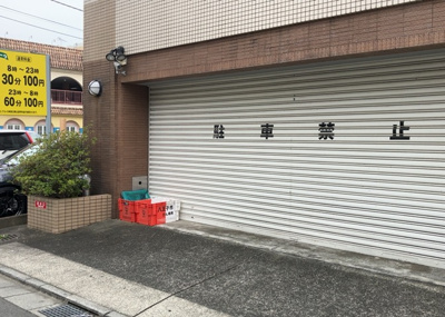 【中庭】 | ウィル・ビラ２ | 中庭（パティオ）とは、一つの建築物の内部に設けられた、壁などで囲われている庭のことを指します。コの字型、ロの字型が主流ですが、L字型の中庭もあります。最近では、インテリア性の高さからも人気があります。