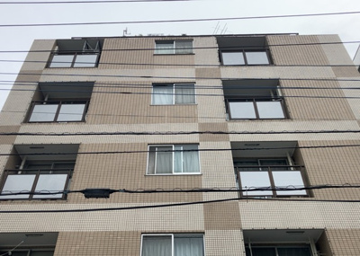 【構造・工法・仕様】 | ウィル・ビラ２ | ＲＣ造、Reinforced Concreteは直訳すると補強されたコンクリートです。主に柱や梁・床・壁が鉄筋とコンクリートで構成おり、鉄筋を組んだ型枠にコンクリートを流し込んで固めたものを指します。