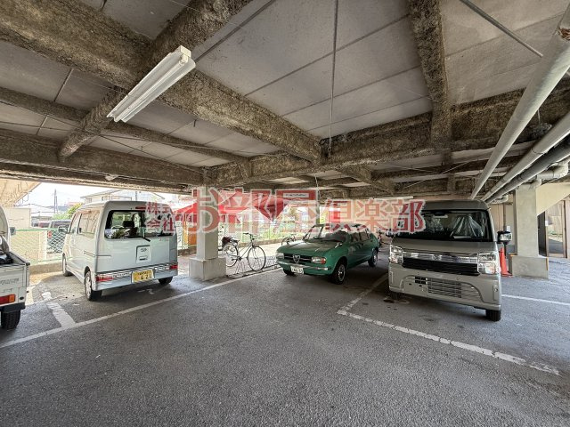 コーポ渕上の駐車場|カースペースがあります
