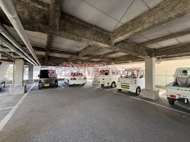 コーポ渕上の駐車場|駐車スペースもあります