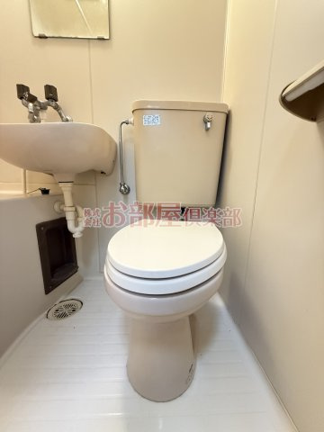 コーポ渕上のトイレ|落ち着いた色調のトイレです