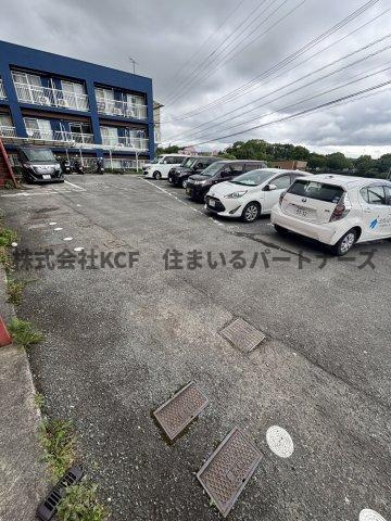 トリヴェール上津の駐車場